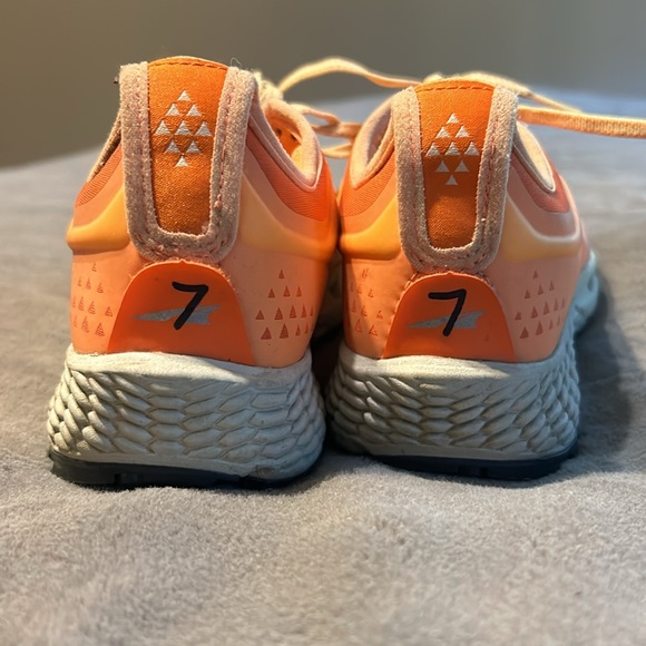 Women’s Altra Timp 4 size 7 in orange, used - Picture 3 of 4